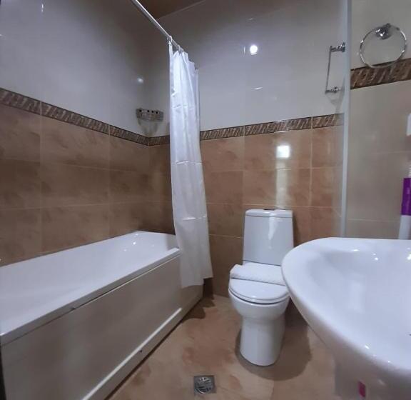 سوئیت با بالکن, Royal Palace