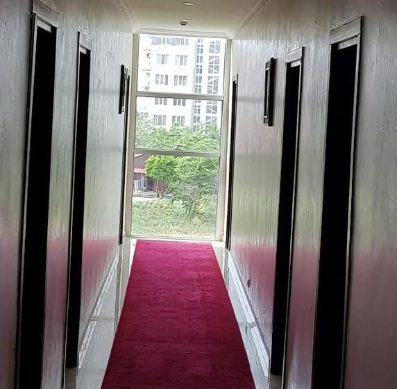 اتاق استاندارد سه نفره, Royal Palace