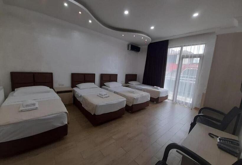 اتاق استاندارد چهار تخته, Royal Palace