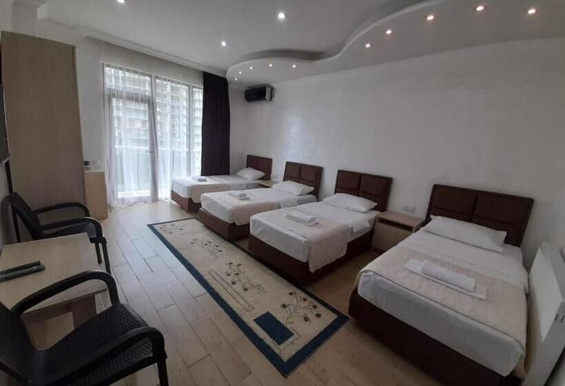 اتاق استاندارد چهار تخته, Royal Palace