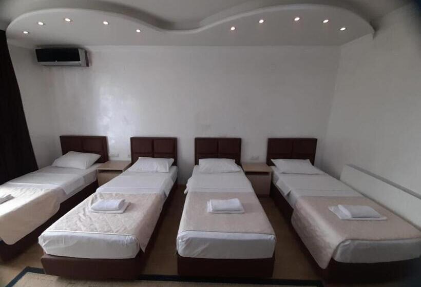 اتاق استاندارد چهار تخته, Royal Palace