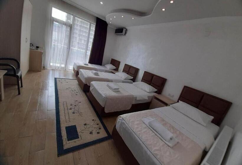 اتاق استاندارد چهار تخته, Royal Palace