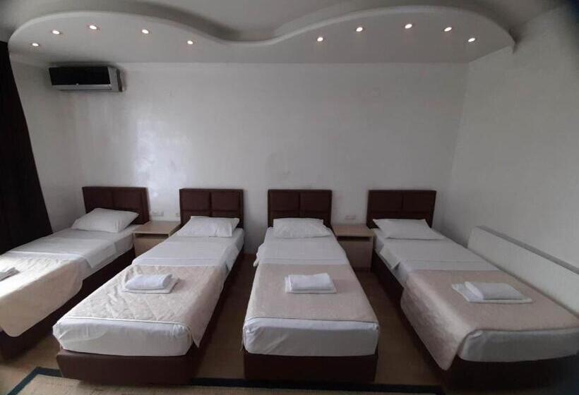 اتاق استاندارد چهار تخته, Royal Palace