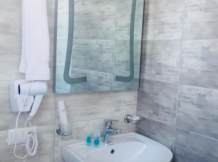 اتاق استاندارد, Royal Palace