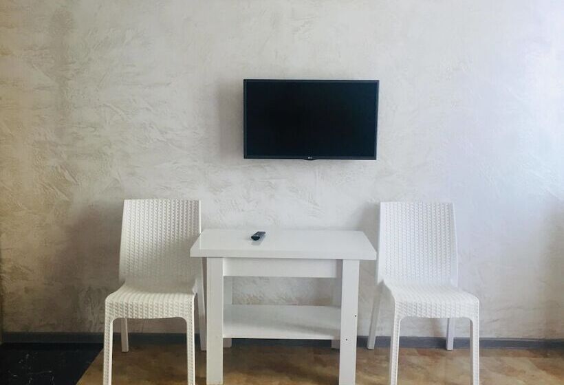 اتاق استاندارد چهار تخته, Royal Palace