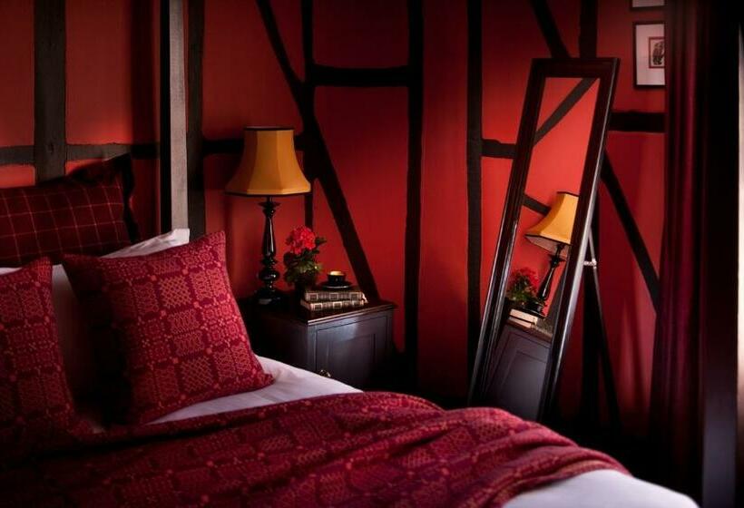 غرفة تنفيذية, The Crown And Thistle