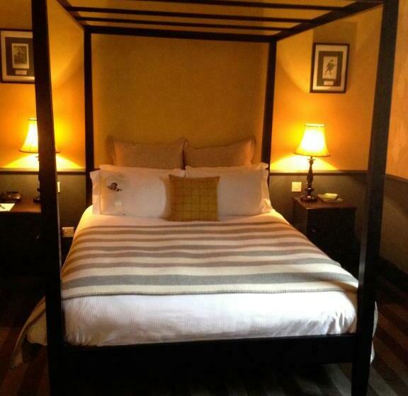 غرفة تنفيذية, The Crown And Thistle