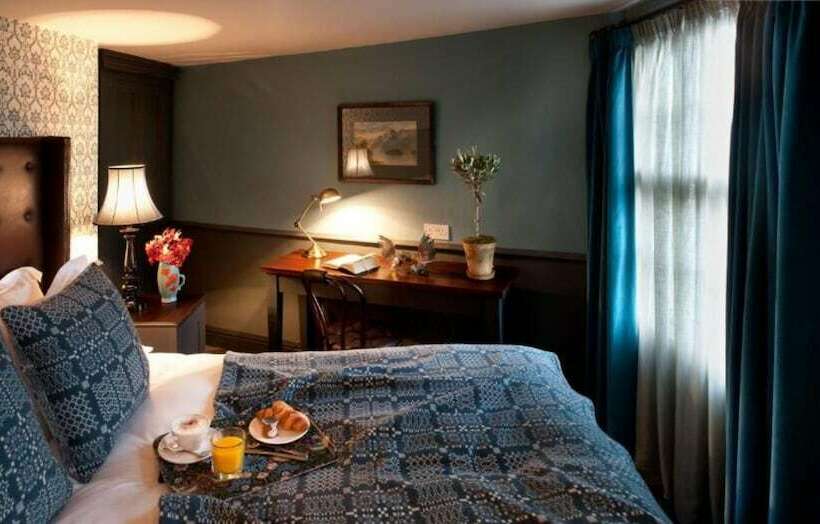 غرفة قياسية, The Crown And Thistle