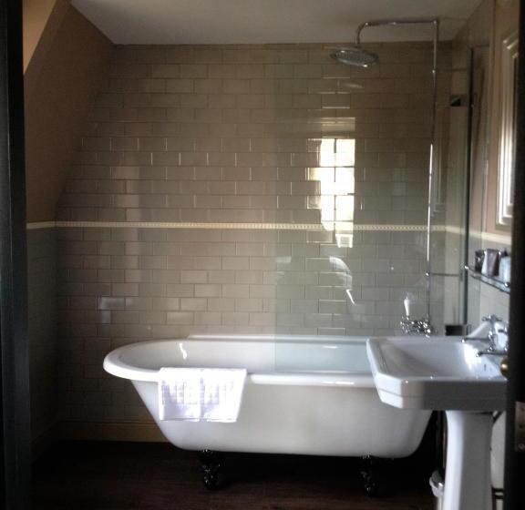 غرفة قياسية, The Crown And Thistle