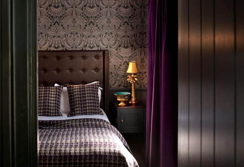 غرفة تنفيذية, The Crown And Thistle