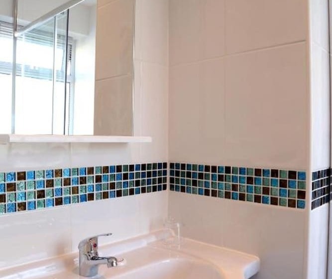 标准单人间, Westberry