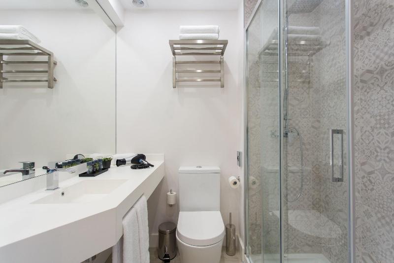 标准单人间, Westberry