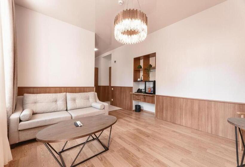 سوئیت با بالکن, Park Hotel Tskaltubo Balneo Resort