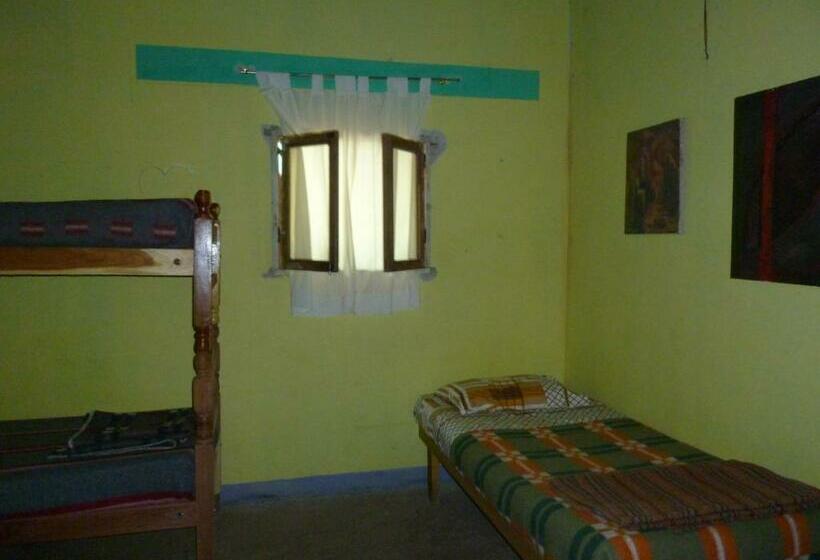 מיטה בחדר משותף, Casa Colores