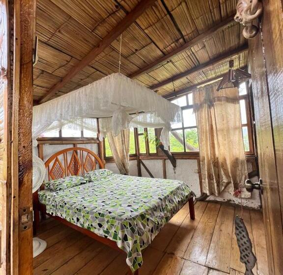 اتاق لوکس با بالکن و چشمانداز دریا, Hostal Monte Libano