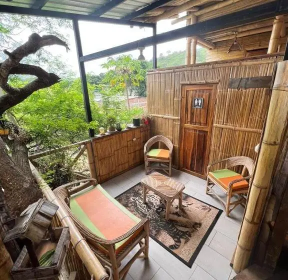 اتاق لوکس با بالکن و چشمانداز دریا, Hostal Monte Libano