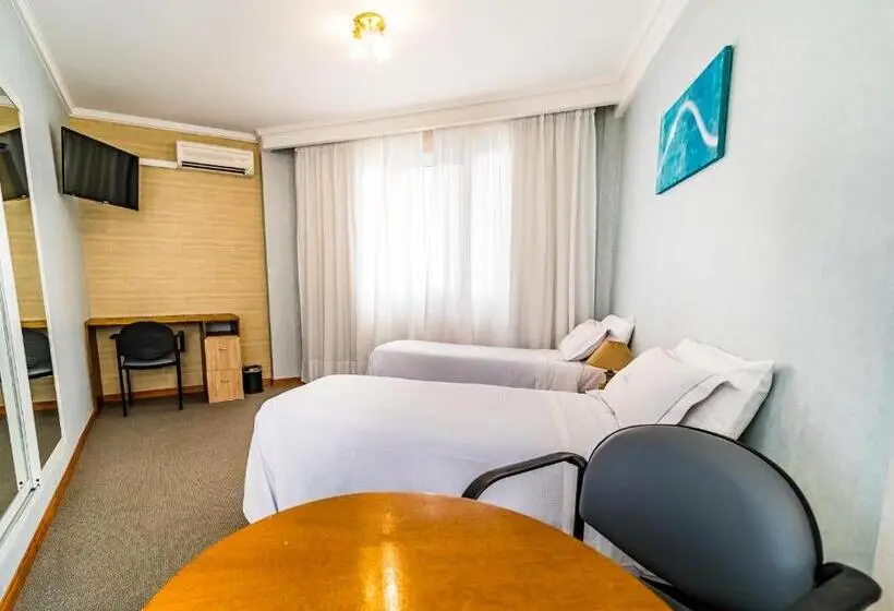Premium Neljän Hengen Huone, Gran Hotel Verona