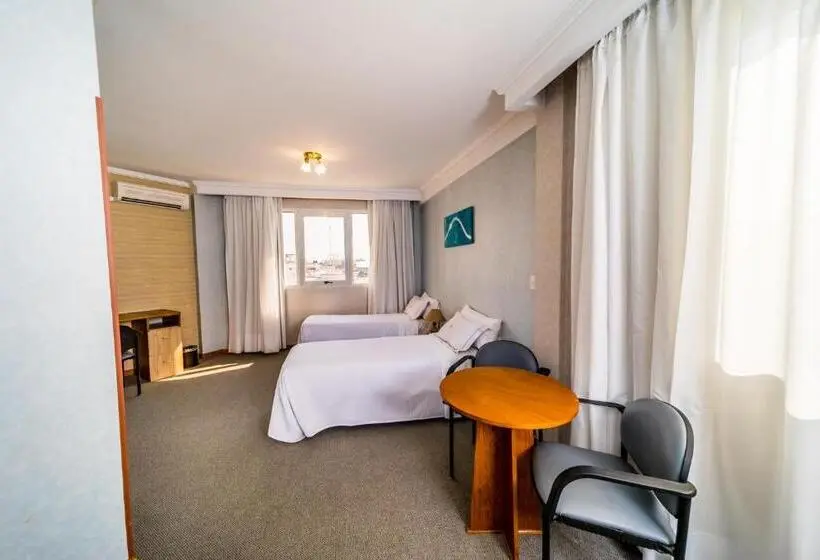 Premium Neljän Hengen Huone, Gran Hotel Verona