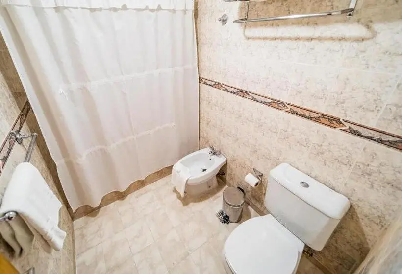 Superior Neljän Hengen Huone, Gran Hotel Verona