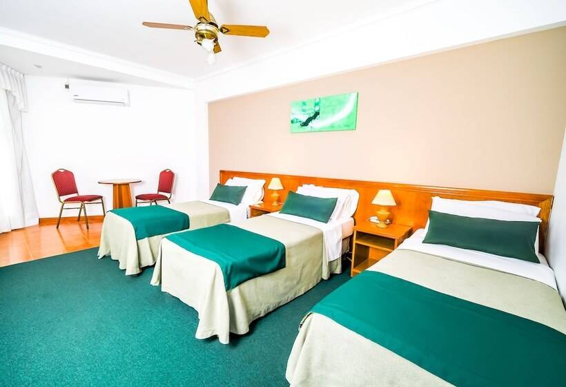 标准三人间, Gran Hotel Verona