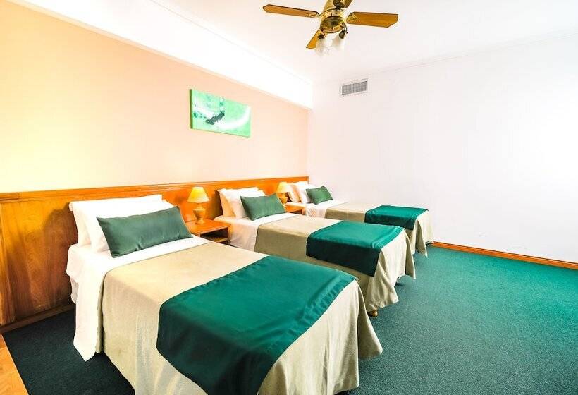 标准三人间, Gran Hotel Verona