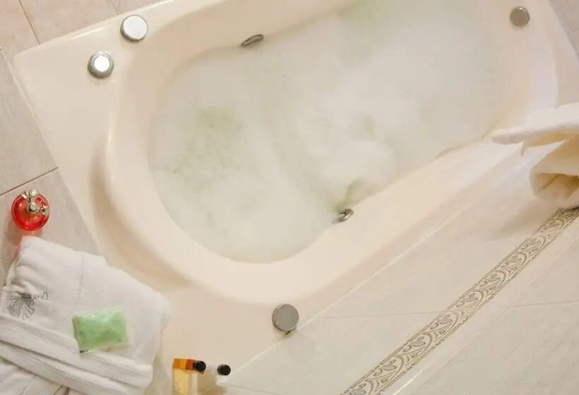 Premium Neljän Hengen Huone, Gran Hotel Verona