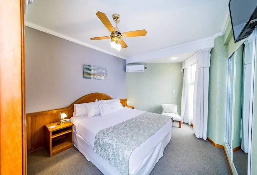 Premium Neljän Hengen Huone, Gran Hotel Verona