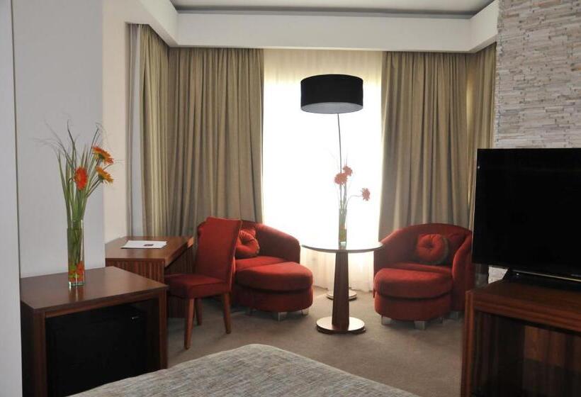 Deluxe Kamer, Antu Malal