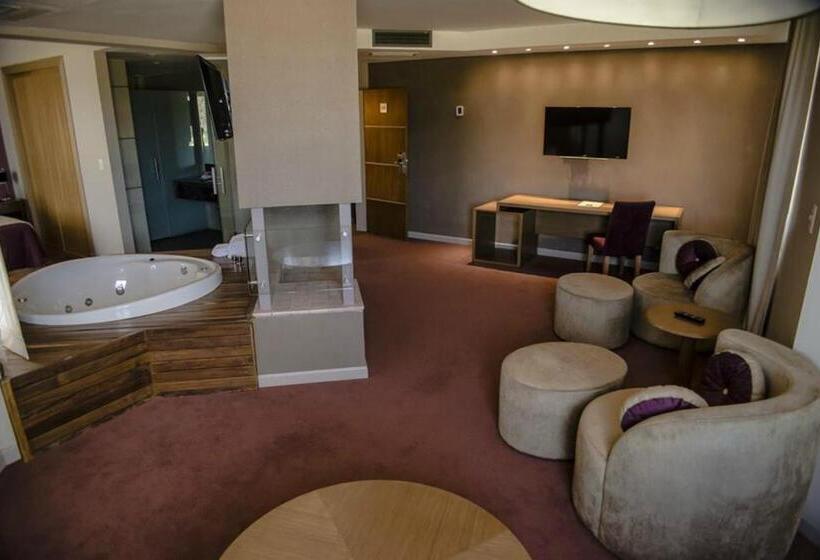 Deluxe Suite, Antu Malal