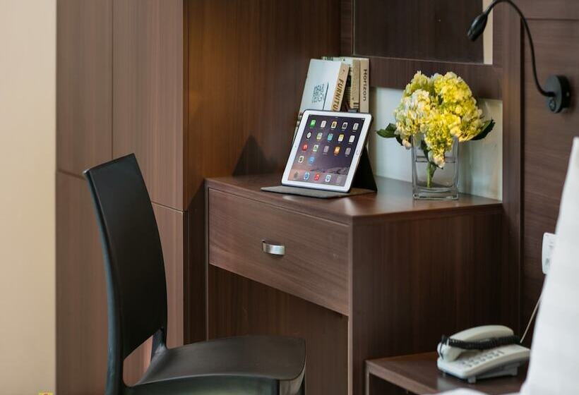 Quarto deluxe, Nhan Hoa