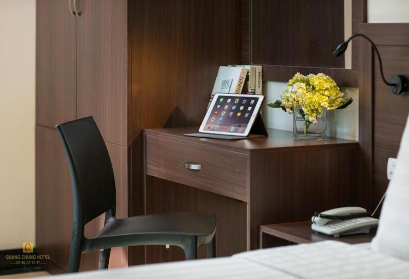 Quarto Triplo Standard com Vista, Nhan Hoa