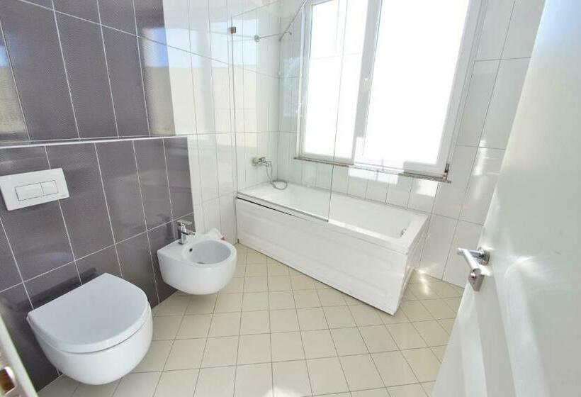 غرفة ديلوكس, Jolly