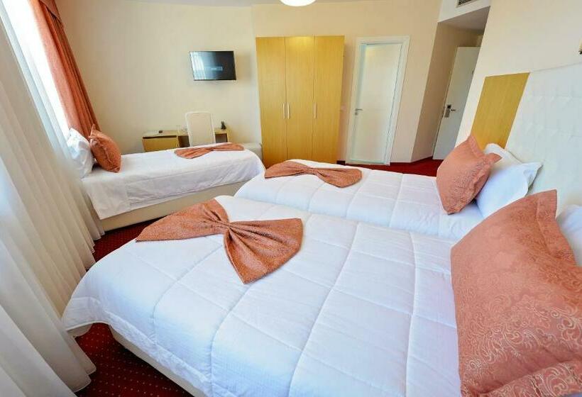 غرفة أساسية ثلاثية, Jolly