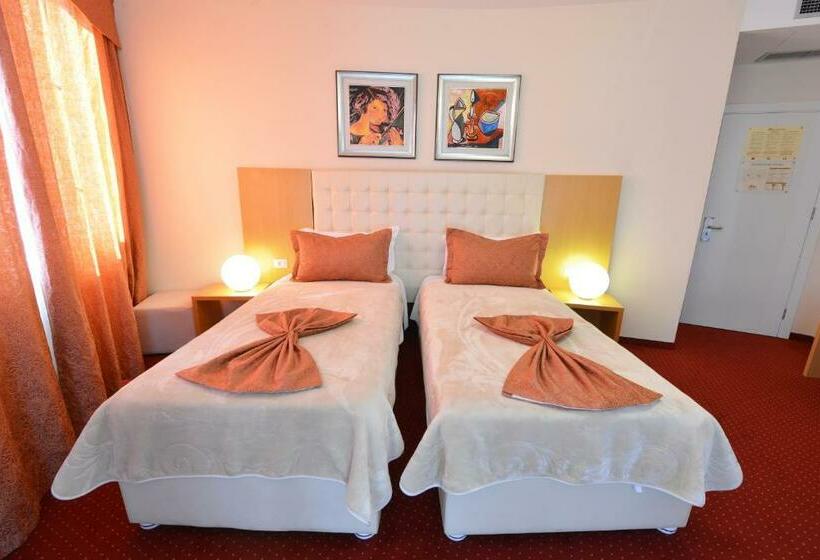 غرفة ديلوكس, Jolly