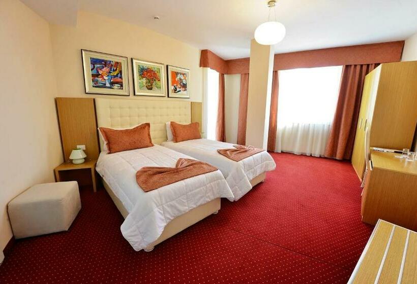 غرفة ديلوكس, Jolly