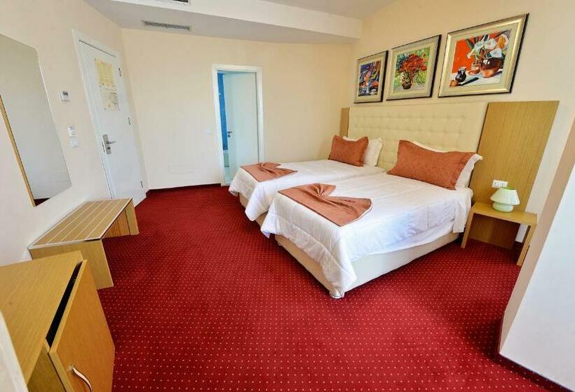 غرفة ديلوكس, Jolly