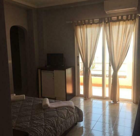 اتاق استاندارد با بالکن و چشم‌انداز دریا, Kolagji