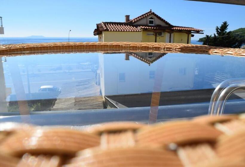 اتاق استاندارد با بالکن و چشم‌انداز دریا, Kolagji