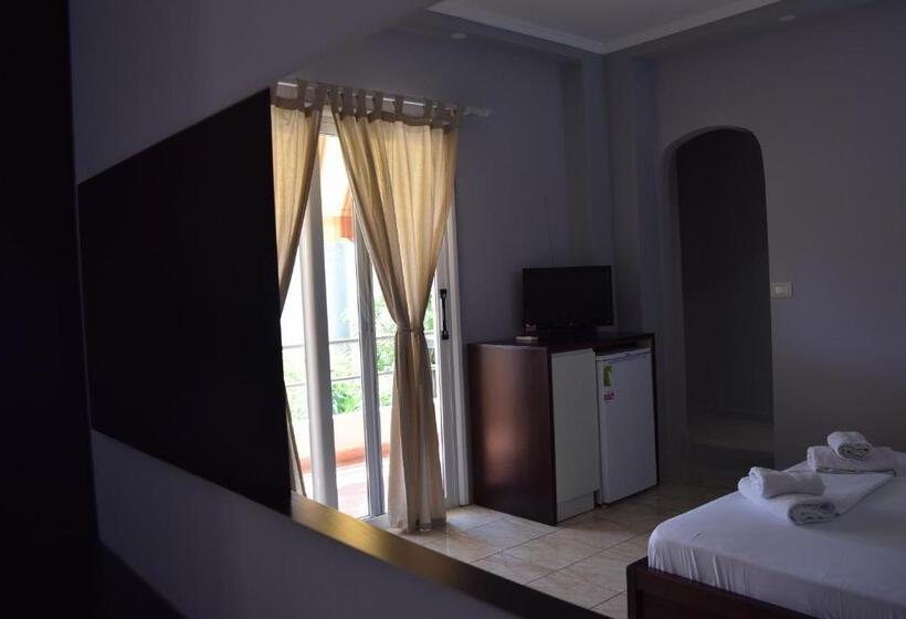 اتاق استاندارد با بالکن و چشم‌انداز دریا, Kolagji