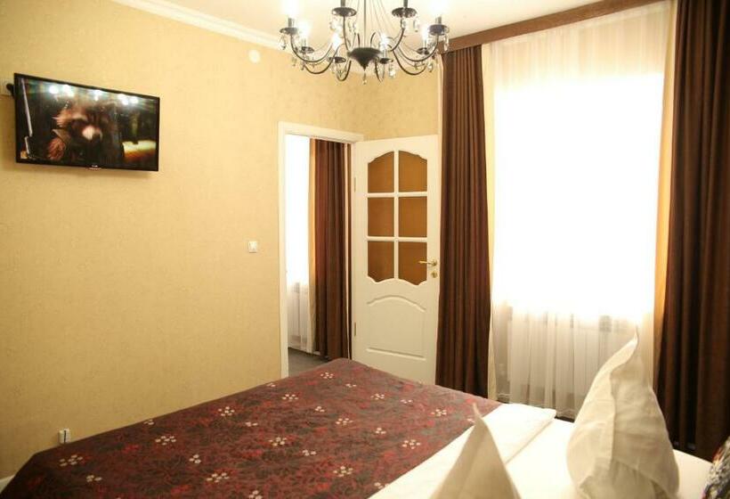 سوییت جونیور, Sweet Home