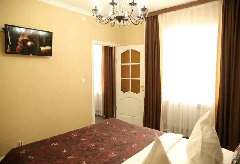سوییت جونیور, Sweet Home