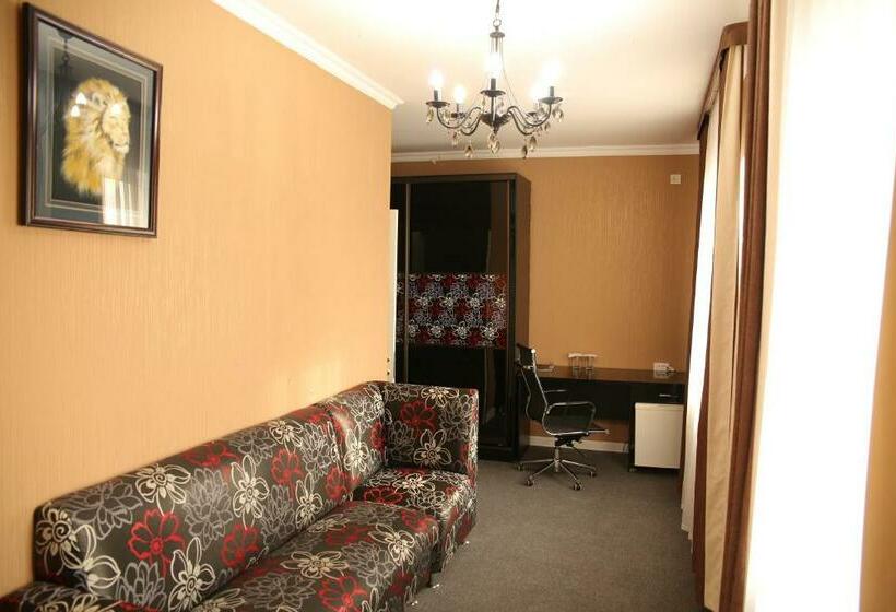 سوییت جونیور, Sweet Home