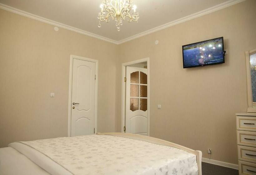 سوییت جونیور, Sweet Home