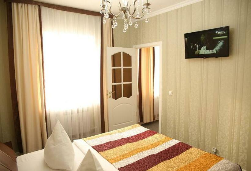 سوییت جونیور, Sweet Home