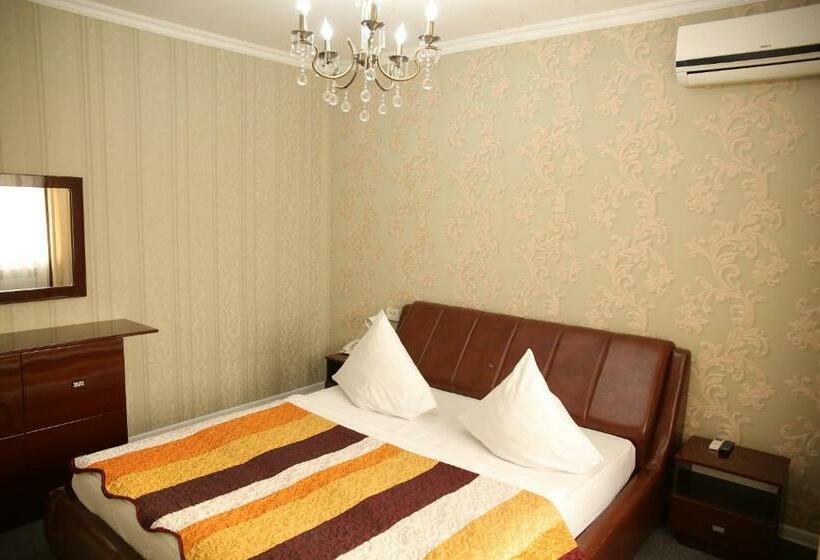 سوییت جونیور, Sweet Home