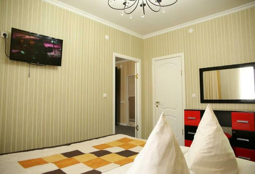 سوییت جونیور, Sweet Home