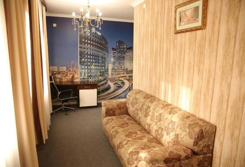 سوییت جونیور, Sweet Home