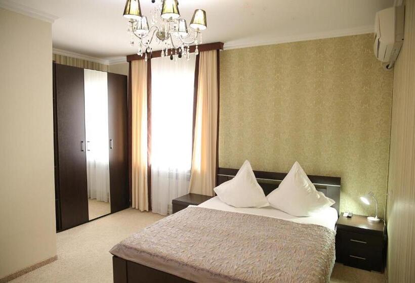 سوییت سوپریور, Sweet Home