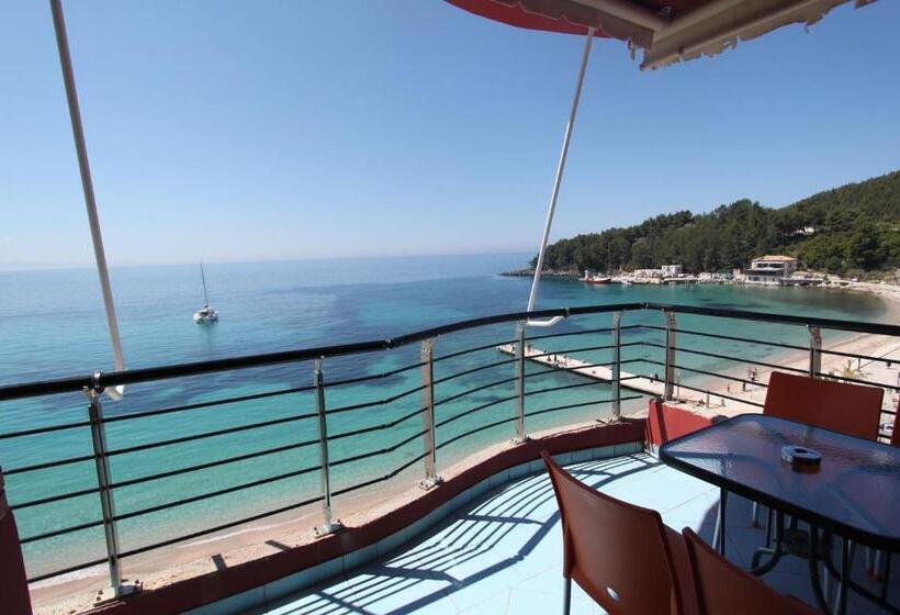 اتاق استاندارد چهارنفره با بالکن, Veizi