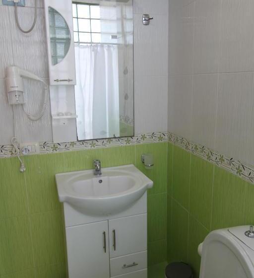 اتاق استاندارد چهارنفره با بالکن, Veizi